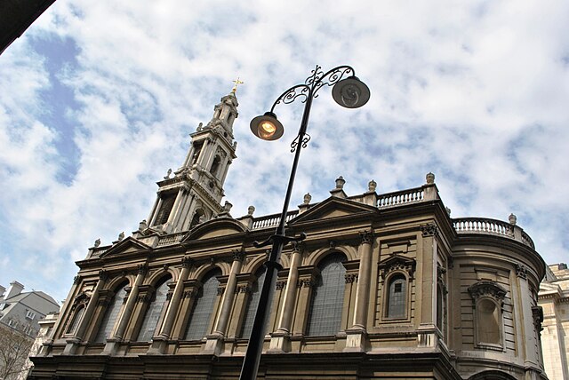 Image of the side of the St. Mary le Strand — a centuries-old church next to KCL. The church is built in a classic 18th century style.