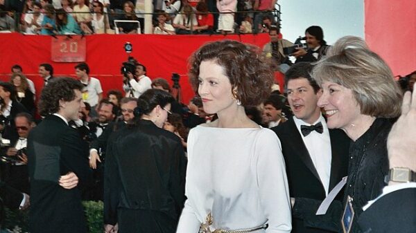 Sigourney Weaver walking the Oscars red carpet in 1989