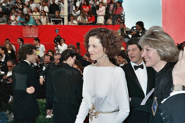 Sigourney Weaver walking the Oscars red carpet in 1989