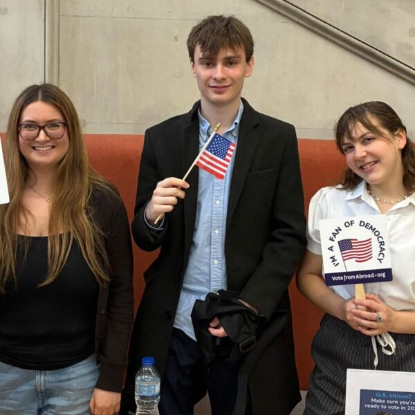 KCL American Politics Society hosts voter drive on Strand Campus.